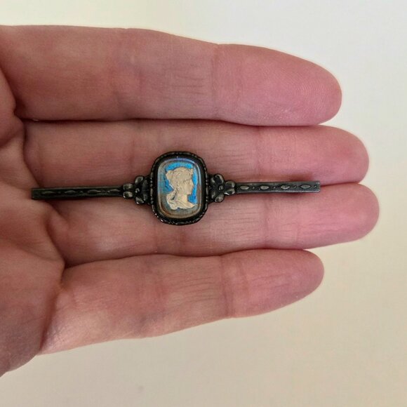 Antique Victorian or Edwardian sterling silver England cameo pin/brooch. - Picture 3 of 3